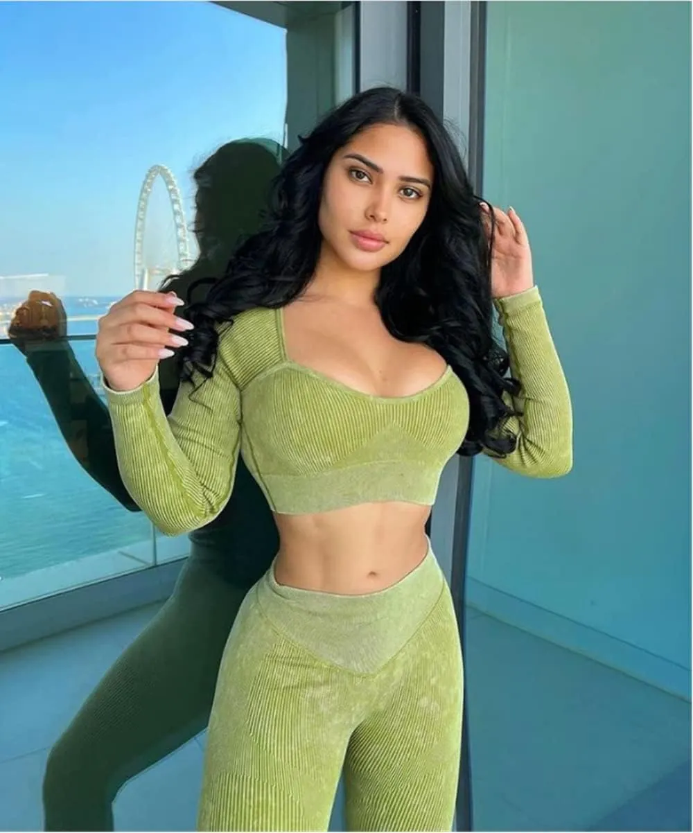 ABOCIW Workout Sets for Women Seamless Ribbed Sweetheart Neck Long Sleeve Crop Top Scrunch Butt High Wasit Legging Sets