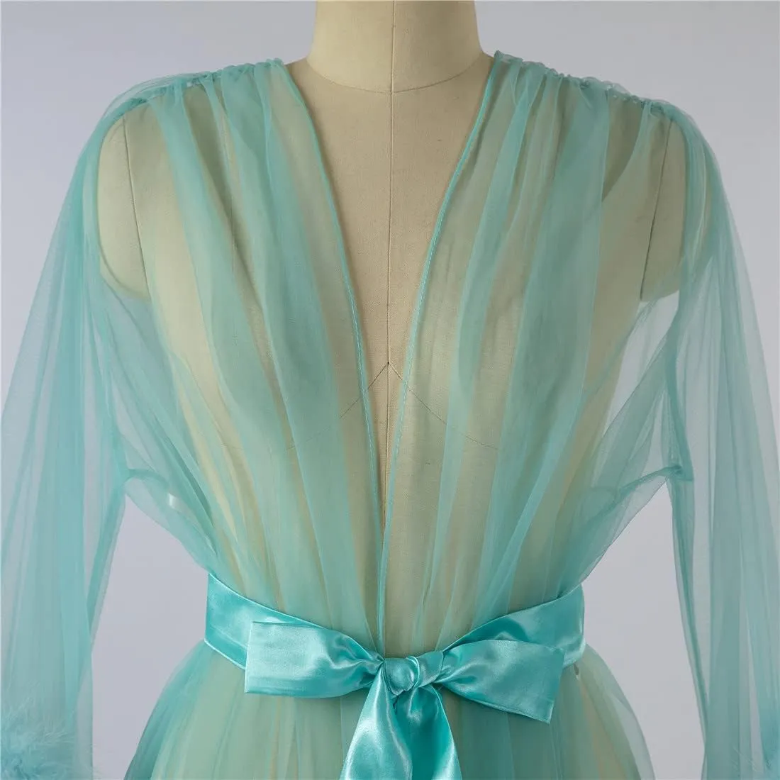 Women's Tulle Robe Shoot Wearing Robe of See-Through Tulle Feather Short Maternity PhotoShoot